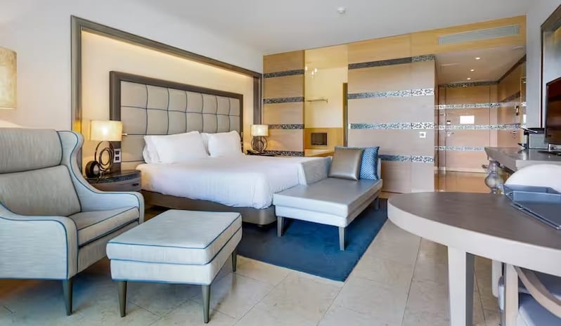 Deluxe Family Room 3